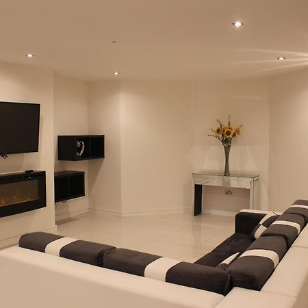 Blossom Lane Apartment Woodford  Extérieur photo